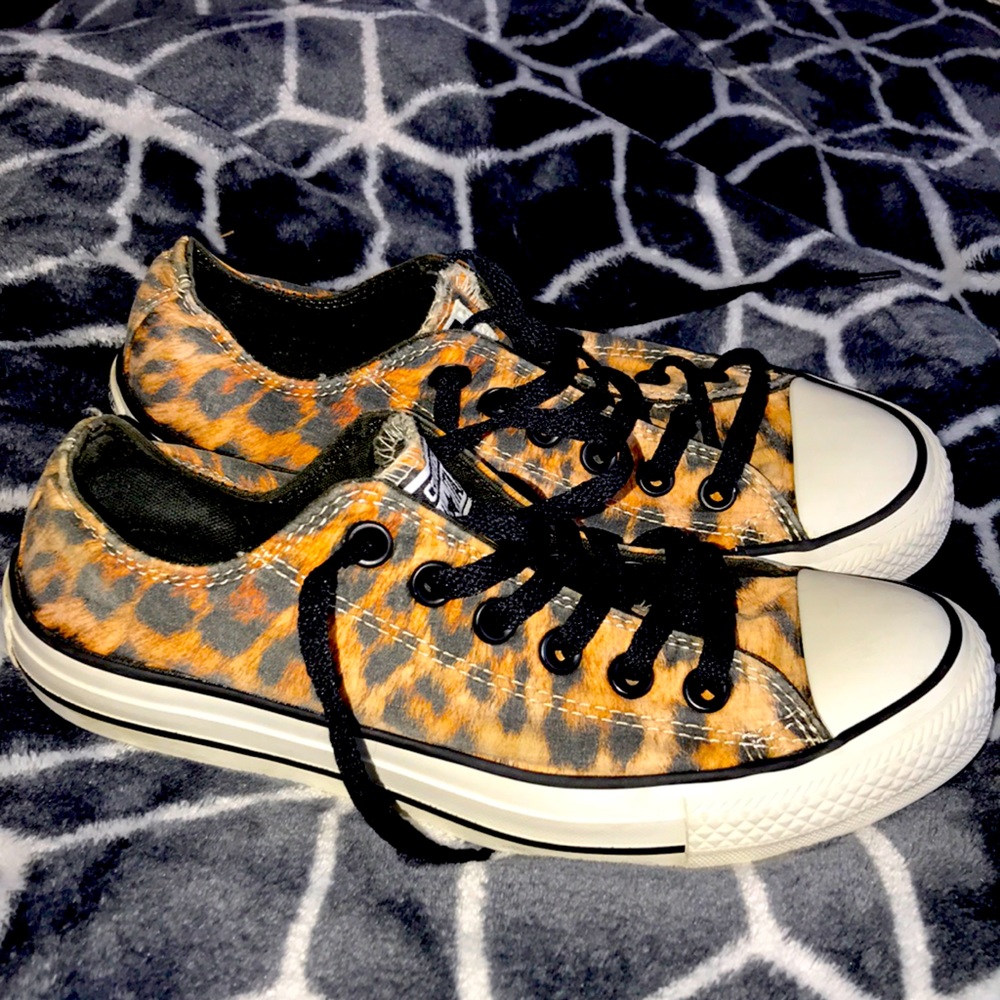Leopard print converse